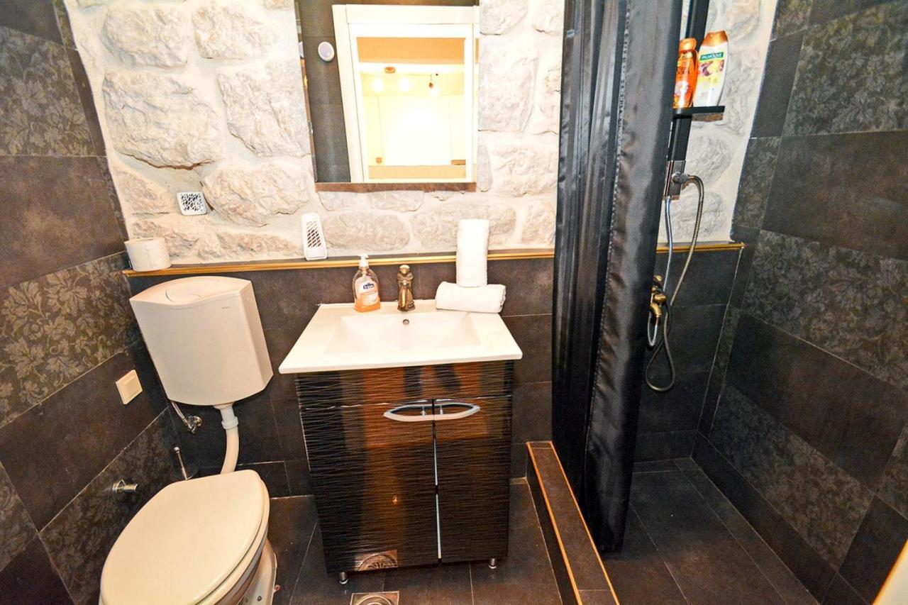 Hill Apartments Kotor Bagian luar foto