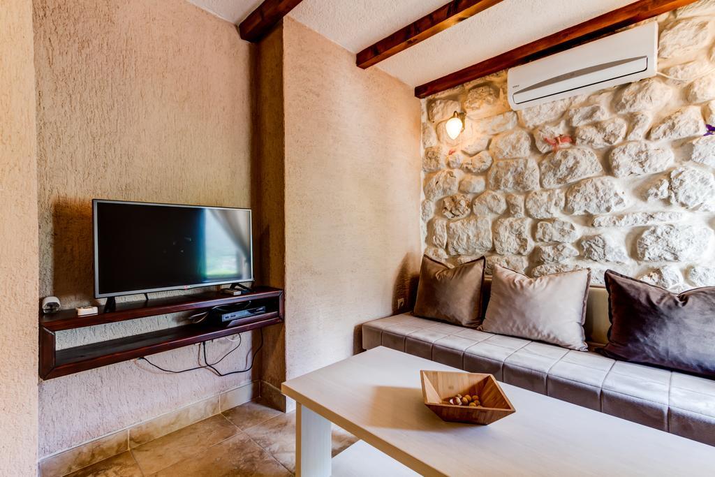 Hill Apartments Kotor Bagian luar foto